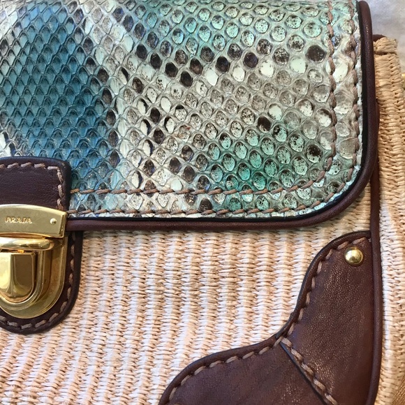 ♓️🅿️ 🦚Prada Reptile and “Straw” Handbag EUC🦚 - Picture 7 of 13